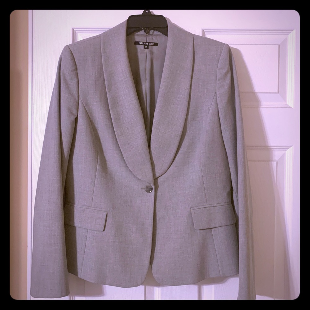Gray blazer with 1 button